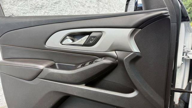 Photo of 2018 Iridescent Pearl Tricoat Chevrolet Traverse