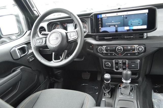 Photo of 2025 Black Clearcoat Jeep Gladiator