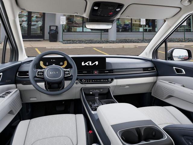 Photo of 2026 Ceramic Silver Kia Carnival