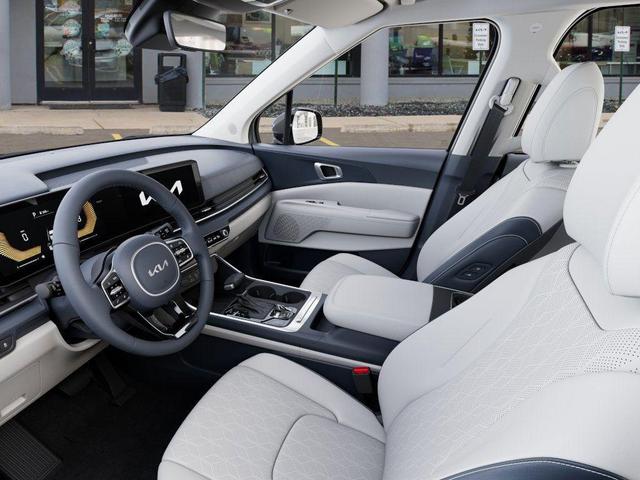 Photo of 2026 Ceramic Silver Kia Carnival