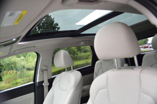 Photo of 2021 Ebony Black Kia Sorento