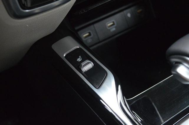 Photo of 2021 Ebony Black Kia Sorento