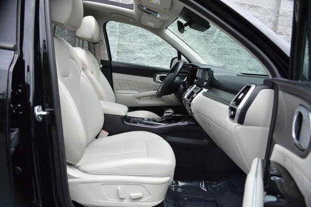Photo of 2021 Ebony Black Kia Sorento