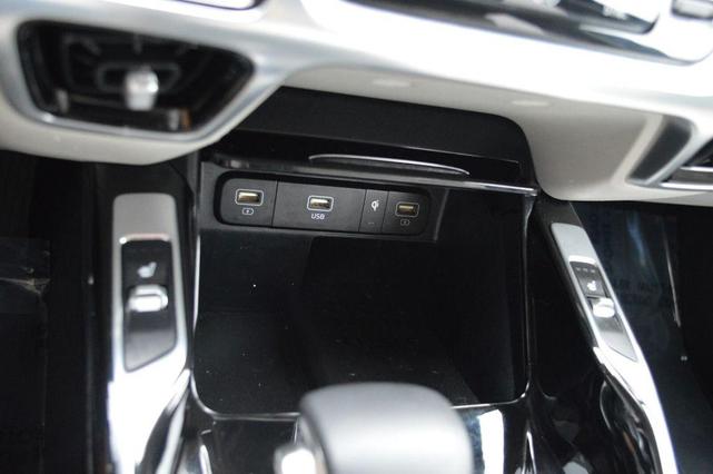Photo of 2021 Ebony Black Kia Sorento