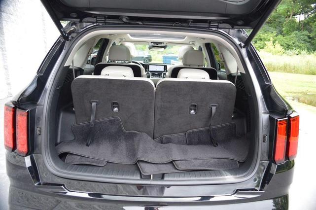 Photo of 2021 Ebony Black Kia Sorento