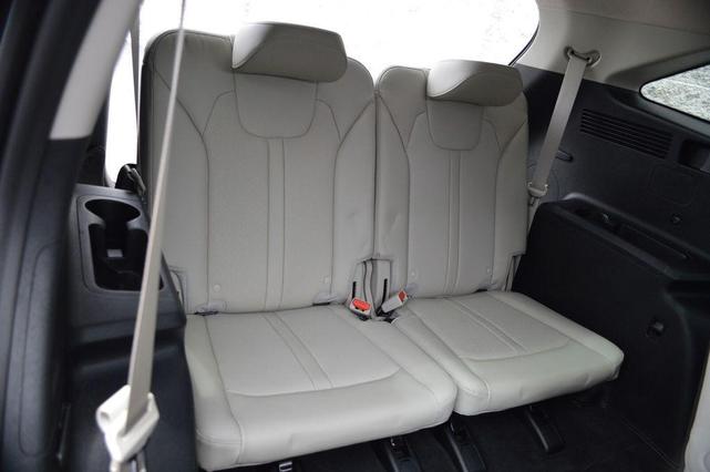 Photo of 2021 Ebony Black Kia Sorento