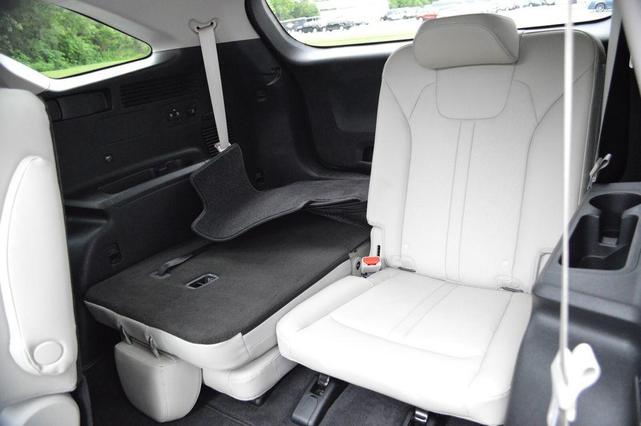 Photo of 2021 Ebony Black Kia Sorento