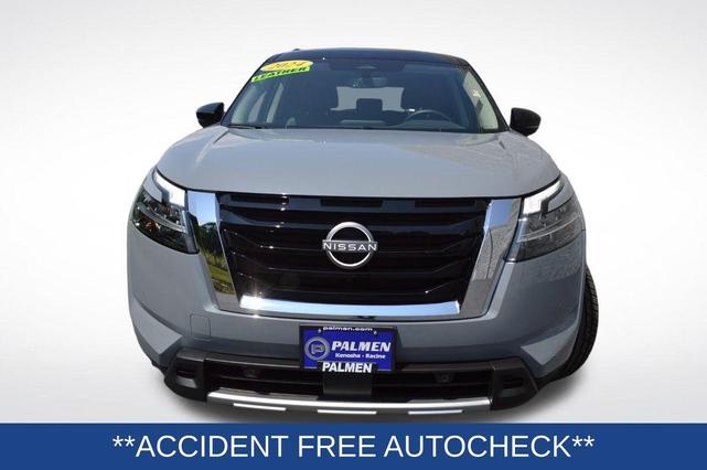 Photo of 2024 2t Gry Blk Roof Nissan Pathfinder