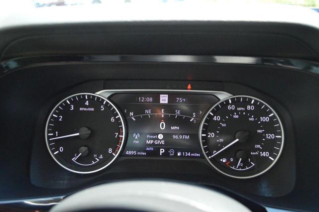 Photo of 2024 2t Gry Blk Roof Nissan Pathfinder
