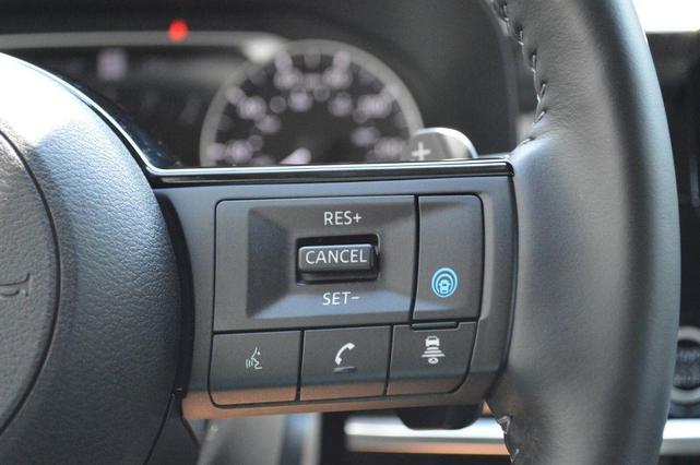 Photo of 2024 2t Gry Blk Roof Nissan Pathfinder