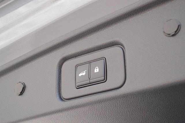 Photo of 2024 2t Gry Blk Roof Nissan Pathfinder
