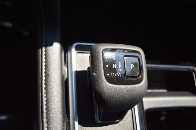 Photo of 2024 2t Gry Blk Roof Nissan Pathfinder
