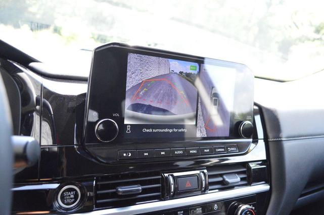Photo of 2024 2t Gry Blk Roof Nissan Pathfinder