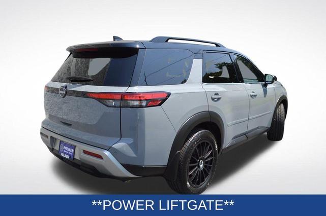 Photo of 2024 2t Gry Blk Roof Nissan Pathfinder