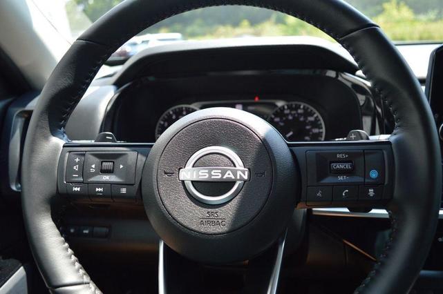 Photo of 2024 2t Gry Blk Roof Nissan Pathfinder