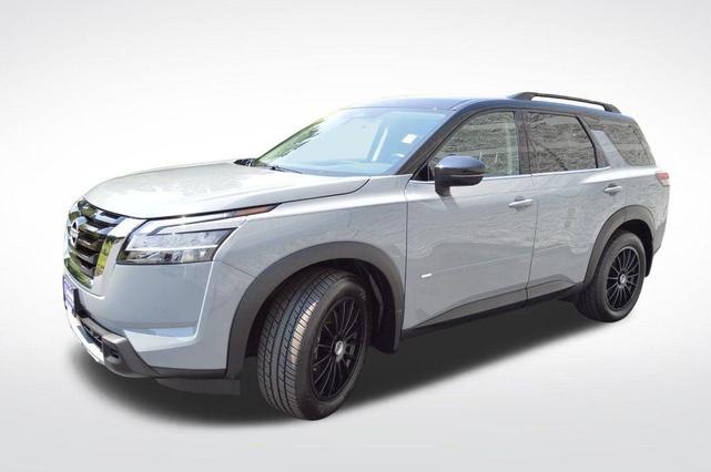 Photo of 2024 2t Gry Blk Roof Nissan Pathfinder