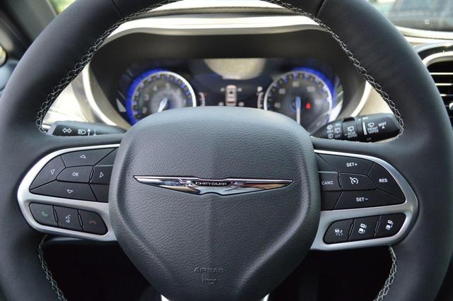 Photo of 2025 Fathom Blue Pearlcoat Chrysler Pacifica