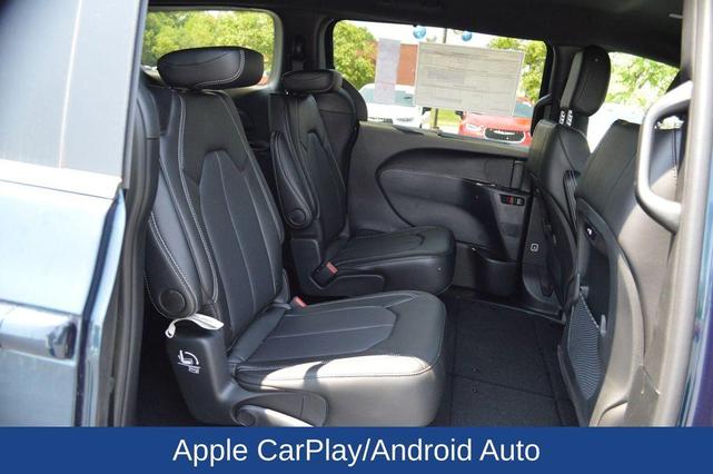 Photo of 2025 Fathom Blue Pearlcoat Chrysler Pacifica