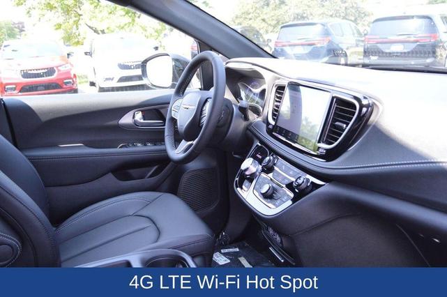 Photo of 2025 Fathom Blue Pearlcoat Chrysler Pacifica