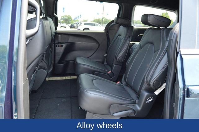 Photo of 2025 Fathom Blue Pearlcoat Chrysler Pacifica