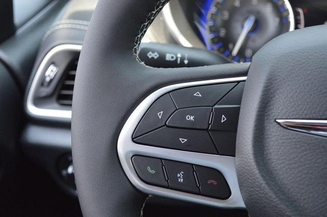 Photo of 2025 Fathom Blue Pearlcoat Chrysler Pacifica