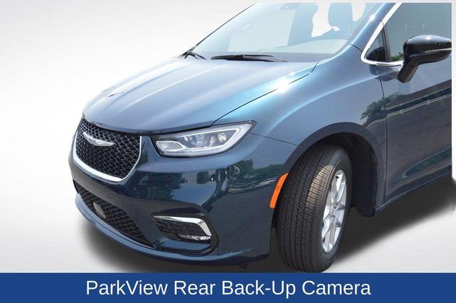 Photo of 2025 Fathom Blue Pearlcoat Chrysler Pacifica