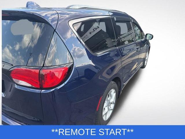 Photo of 2018 Jazz Blue Pearlcoat Chrysler Pacifica