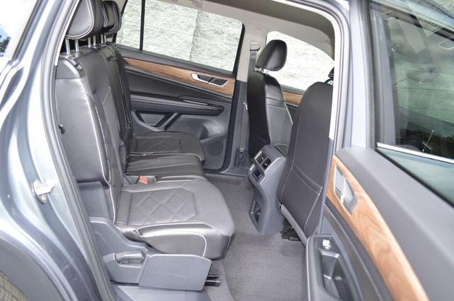 Photo of 2024 Platinum Gray Metallic Volkswagen Atlas