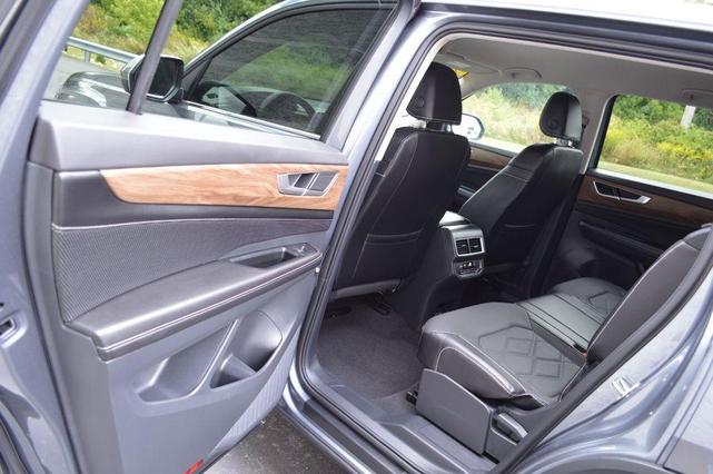 Photo of 2024 Platinum Gray Metallic Volkswagen Atlas