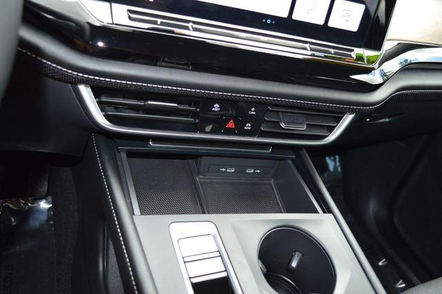 Photo of 2024 Platinum Gray Metallic Volkswagen Atlas
