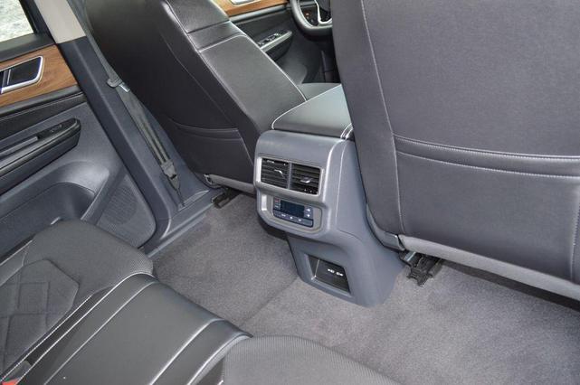 Photo of 2024 Platinum Gray Metallic Volkswagen Atlas