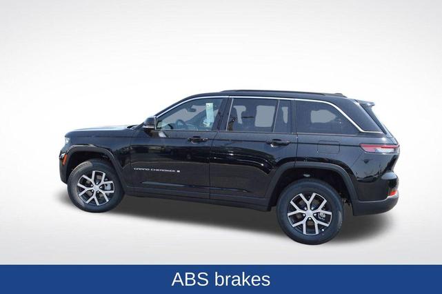 Photo of 2025 Diamond Black Jeep Grand Cherokee