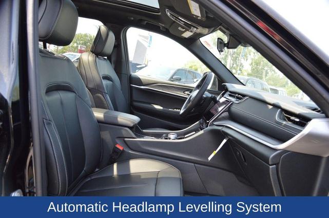 Photo of 2025 Diamond Black Jeep Grand Cherokee