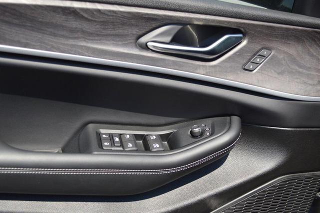 Photo of 2025 Diamond Black Jeep Grand Cherokee