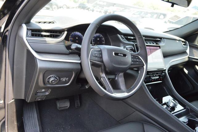 Photo of 2025 Diamond Black Jeep Grand Cherokee
