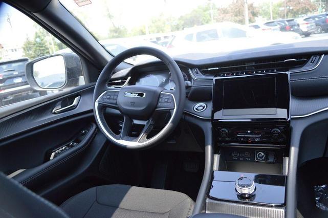 Photo of 2025 Diamond Black Jeep Grand Cherokee L