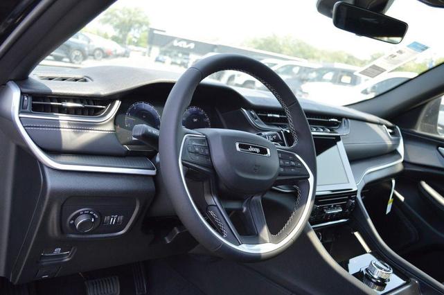 Photo of 2025 Diamond Black Jeep Grand Cherokee L