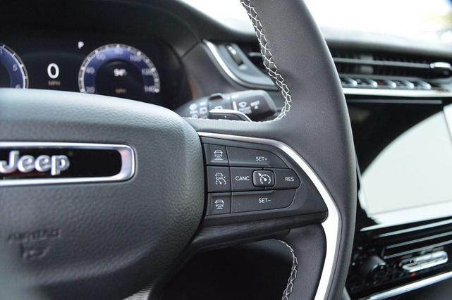 Photo of 2025 Diamond Black Jeep Grand Cherokee L
