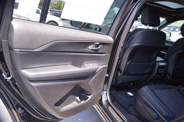 Photo of 2025 Diamond Black Jeep Grand Cherokee L