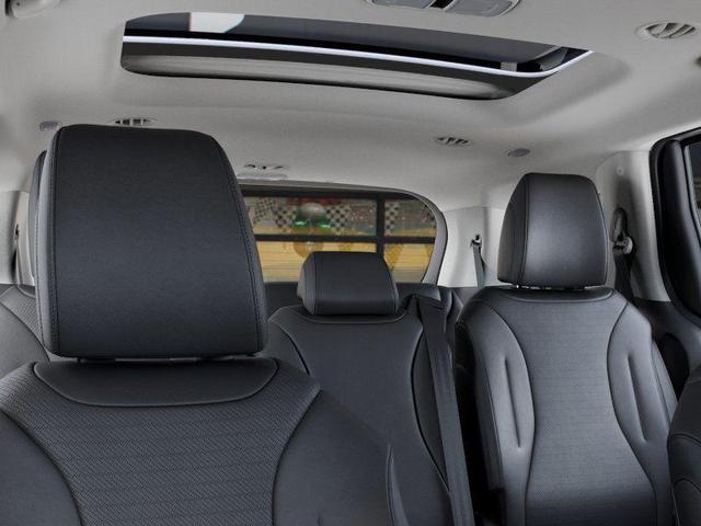 Photo of 2026 Snow White Pearl Kia Carnival
