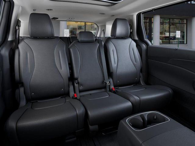 Photo of 2026 Snow White Pearl Kia Carnival