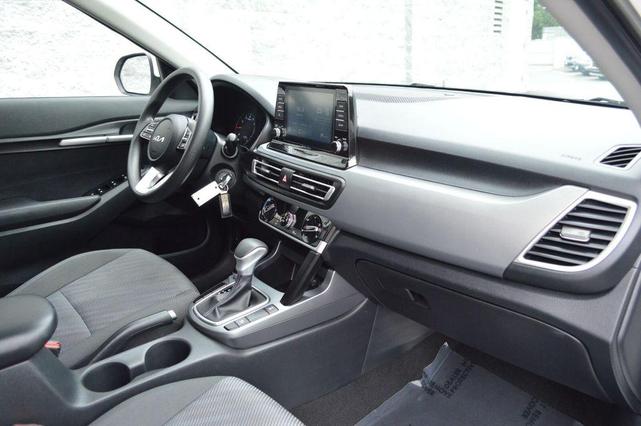 Photo of 2023 Snow White Pearl Kia Seltos
