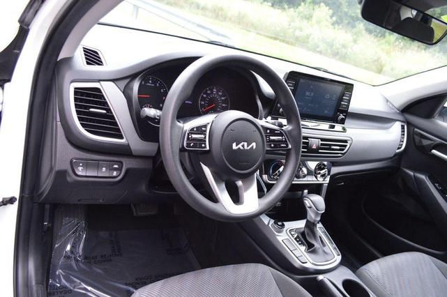 Photo of 2023 Snow White Pearl Kia Seltos