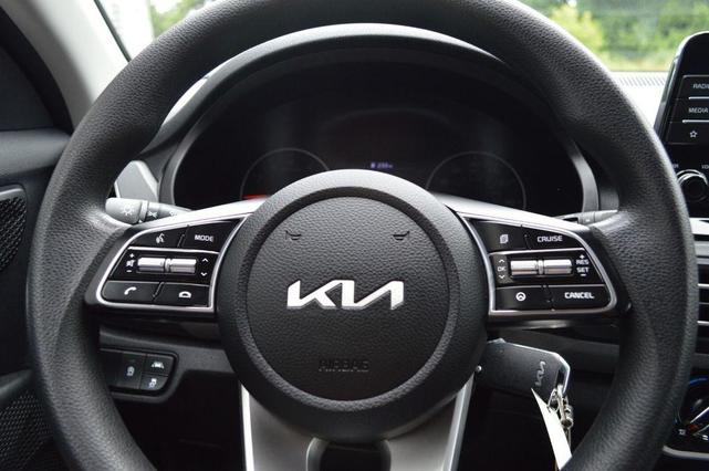 Photo of 2023 Snow White Pearl Kia Seltos