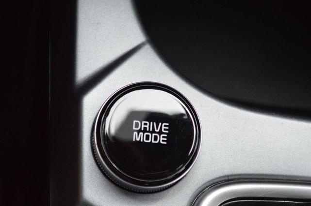 Photo of 2023 Snow White Pearl Kia Seltos