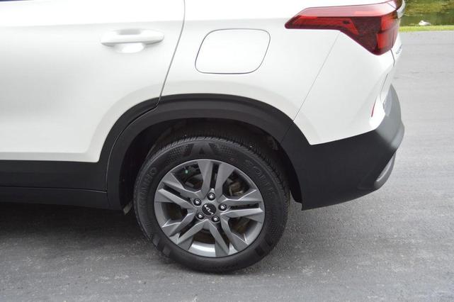 Photo of 2023 Snow White Pearl Kia Seltos