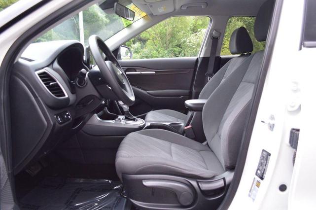 Photo of 2023 Snow White Pearl Kia Seltos
