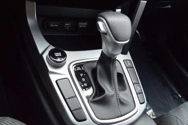 Photo of 2023 Snow White Pearl Kia Seltos