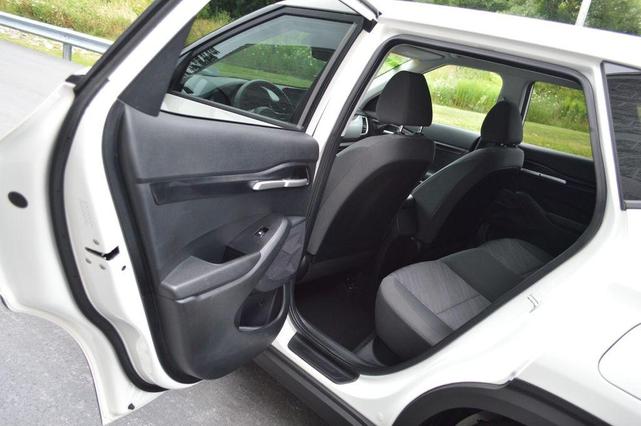 Photo of 2023 Snow White Pearl Kia Seltos
