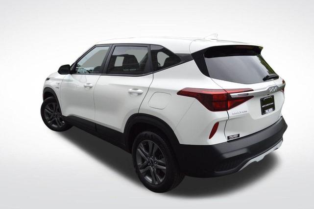 Photo of 2023 Snow White Pearl Kia Seltos
